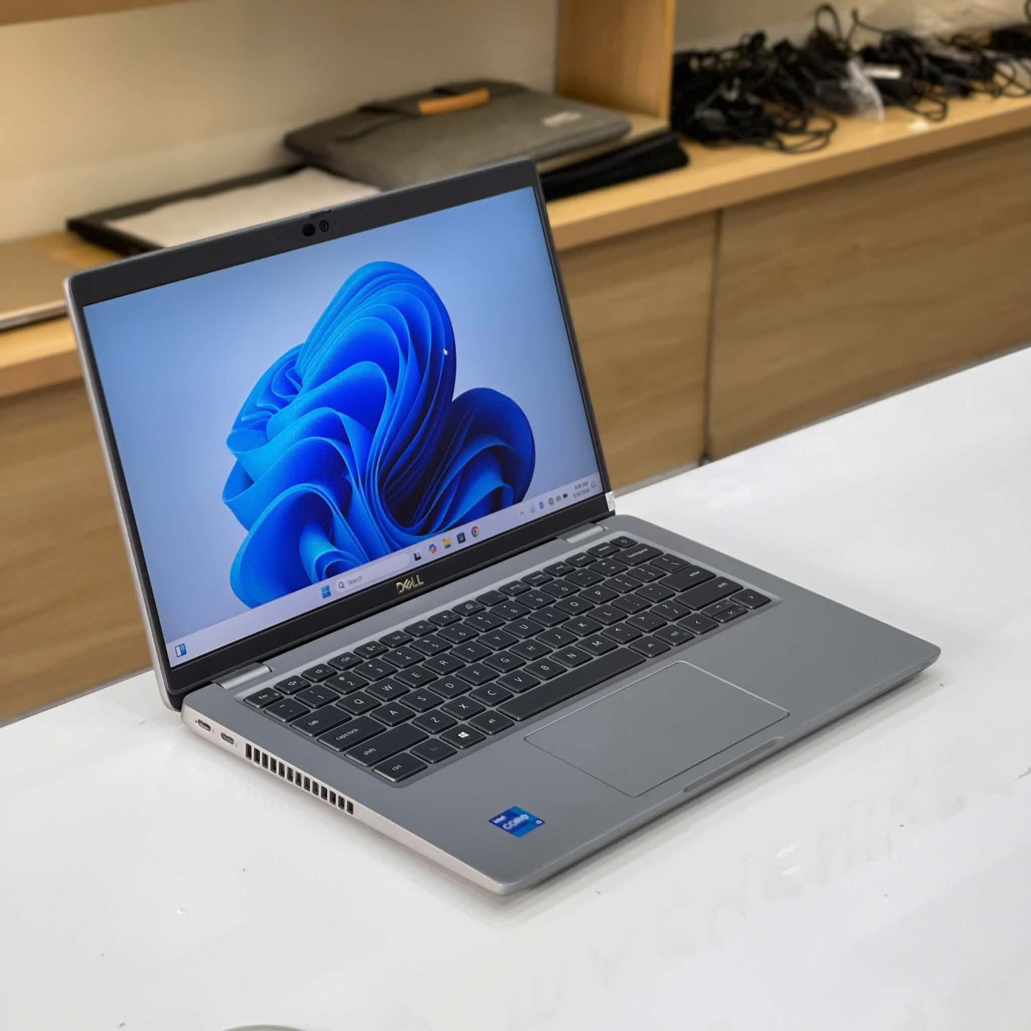 Các cổng kết nối USB, HDMI trên Dell Latitude 5420